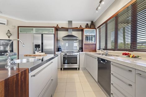 Photo of property in 14a Veale Road, Frankleigh Park, New Plymouth, 4310