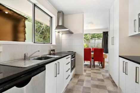 Photo of property in 2/12 Newstead Avenue, Browns Bay, Auckland, 0632