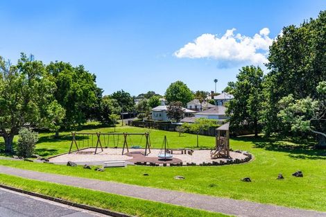 Photo of property in 31 Shoal Bay Road, Devonport, Auckland, 0624