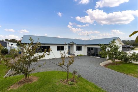 Photo of property in 11 Downer Access Road, Kaukapakapa, 0873