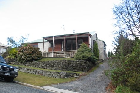 Photo of property in 10 Watts Road, Fernhill, Queenstown, 9300