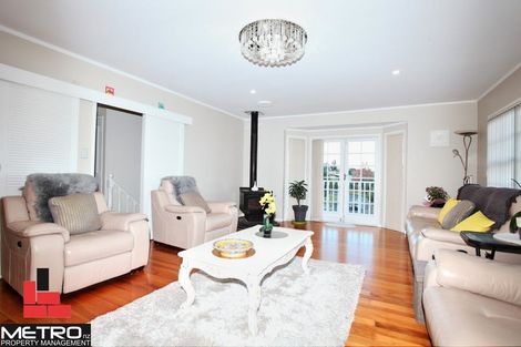 Photo of property in 20 Longbill Place, Glendene, Auckland, 0602