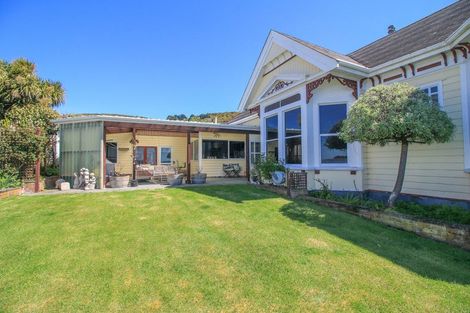 Photo of property in 160 Marine Parade, Bluff, 9814