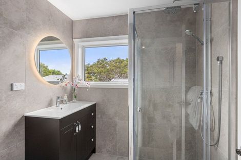 Photo of property in 9 Waimaru Lane, Orewa, 0931