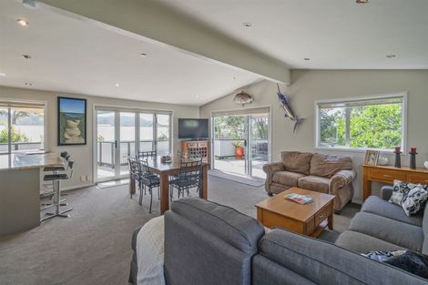 Photo of property in 10 Poplar Street, Whitianga, 3510