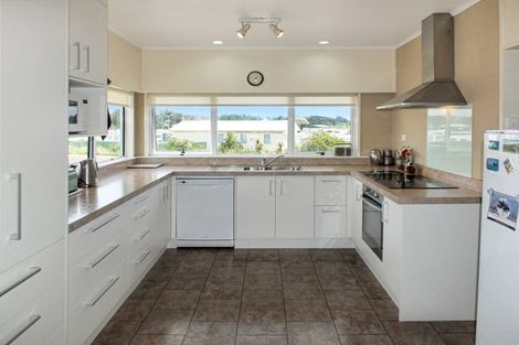 Photo of property in 31 Nash Parade, Foxton Beach, Foxton, 4815