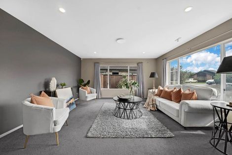 Photo of property in 5 Alvre Place, Flat Bush, Auckland, 2016