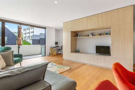 Photo of property in 5 Jean Caldwell Way, Island Bay, Wellington, 6023