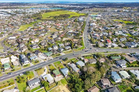 Photo of property in 579 East Coast Road, Browns Bay, Auckland, 0630