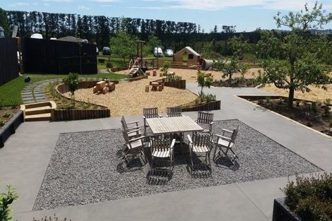 Photo of property in 16 Vogwill Road, Kumeu, 0810