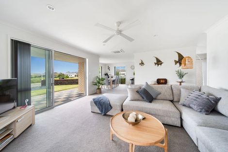 Photo of property in 2 Roto View, One Tree Point, 0118