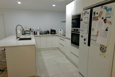 Photo of property in 7 Fernbank Lane, Greenhithe, Auckland, 0632