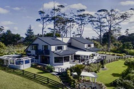 Photo of property in 144 Wade River Road, Wade Heads, Whangaparaoa, 0932