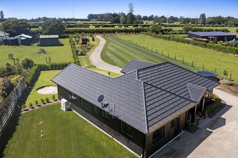 Photo of property in 8 Tikorangi Road East, Tikorangi, 4383