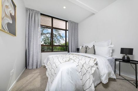 Photo of property in 3/28 Evelyn Place, Hillcrest, Auckland, 0627