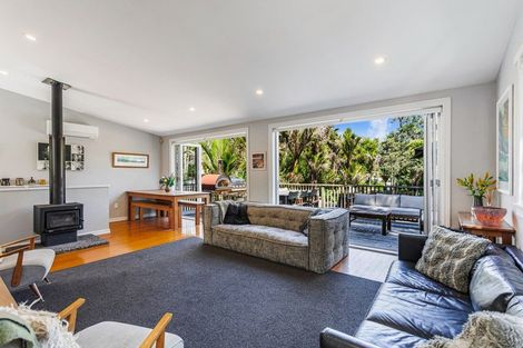 Photo of property in 80 Motutara Road, Muriwai, Waimauku, 0881