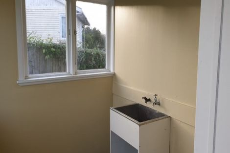 Photo of property in 16 Christmas Road, Manurewa, Auckland, 2102