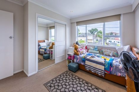 Photo of property in 38 Lynmore Drive, Hillpark, Auckland, 2102
