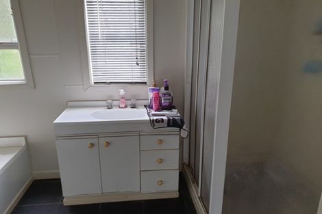 Photo of property in 203 Bridge Street, Eltham, 4322