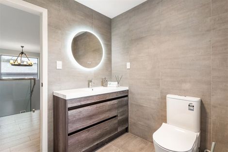 Photo of property in 33d Wairau Road, Forrest Hill, Auckland, 0627