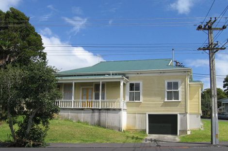 Photo of property in 60 Hinemoa Street, Birkenhead, Auckland, 0626