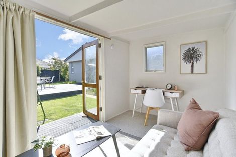 Photo of property in 5 Hannah Place, Redwood, Christchurch, 8051