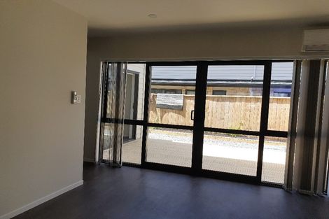 Photo of property in 16 Millcroft Lane, Ranui, Auckland, 0612