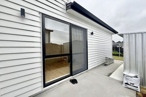 Photo of property in 16 Lumber Rise, Swanson, Auckland, 0614