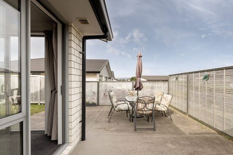 Photo of property in Waterview Estate, 33/4 Greystone Place, Omokoroa, 3114