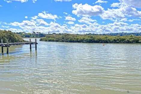 Photo of property in 10 The Terrace, Herald Island, Auckland, 0618