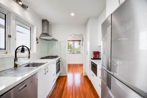 Photo of property in 16 Paton Avenue, Te Atatu South, Auckland, 0610