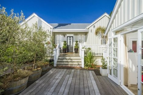 Photo of property in 17 Albert Road, Kelston, Auckland, 0602