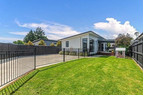 Photo of property in 54 Exeter Crescent, Takaro, Palmerston North, 4412