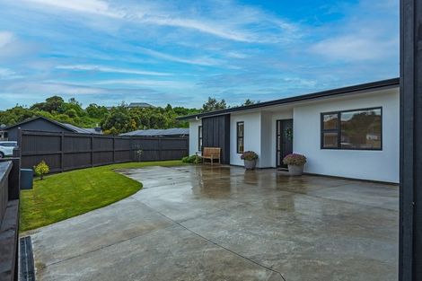 Photo of property in 1 Serenity Crescent, Kelvin Grove, Palmerston North, 4414