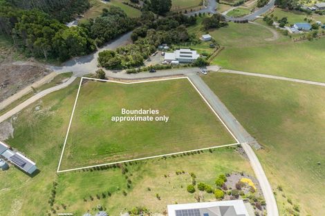 Photo of property in 2 Frazer Place, Coopers Beach, 0420