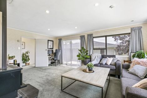 Photo of property in 32 Rushgreen Avenue, Pahurehure, Papakura, 2113