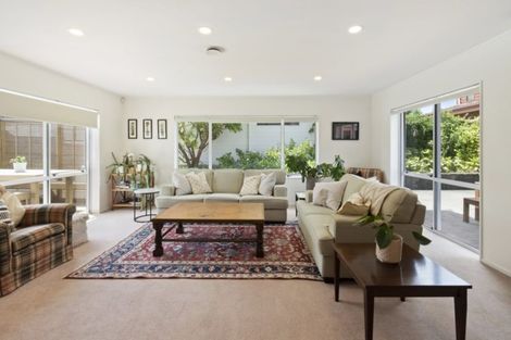 Photo of property in 2/7 Camden Place, Papatoetoe, Auckland, 2025