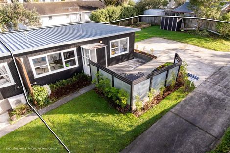 Photo of property in 6a Tallington Crescent, Torbay, Auckland, 0630