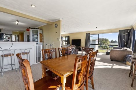Photo of property in 2 Hawk Place, Selwyn Heights, Rotorua, 3015