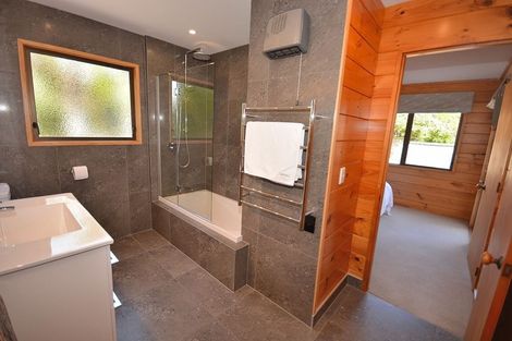 Photo of property in 13 Pine Ridge Terrace, Waikanae Beach, Waikanae, 5036