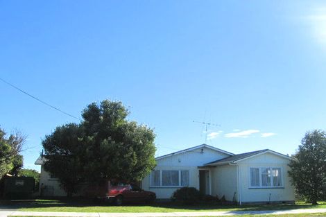 Photo of property in 15 Mahoe Street, Otaki Beach, Otaki, 5512