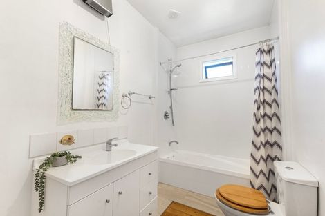 Photo of property in 5 Julian Road, Warea, New Plymouth, 4381