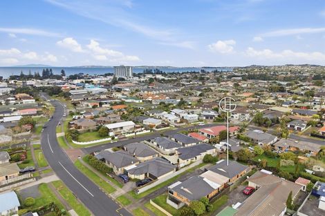 Photo of property in 2/82 Florence Avenue, Orewa, 0931