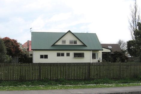 Photo of property in 4 Wyndham Road, Hannahs Bay, Rotorua, 3010