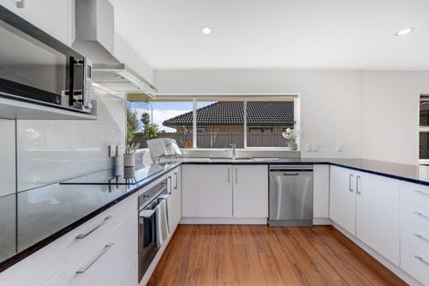 Photo of property in 2 Chale Place, Somerville, Auckland, 2014