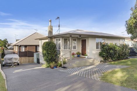 Photo of property in 30 Elliot Street, Howick, Auckland, 2014