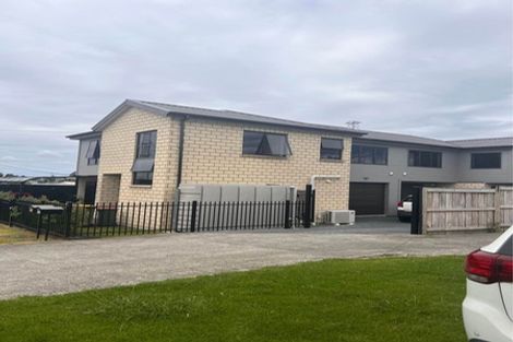 Photo of property in 62 Lincoln Park Avenue, Massey, Auckland, 0614