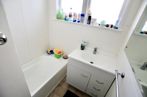 Photo of property in 17 Paul Crescent, Fairfield, Hamilton, 3214