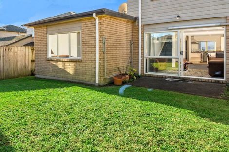 Photo of property in 14 Brashier Circle, Sunnyvale, Auckland, 0612