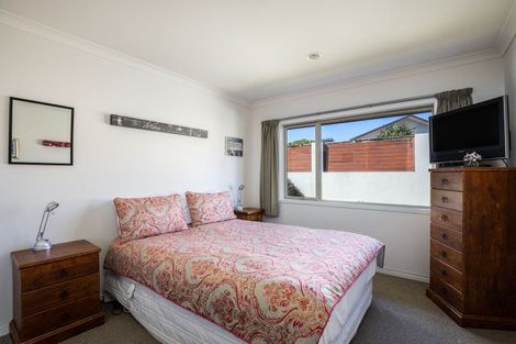 Photo of property in 12 Montrose Place, Highlands Park, New Plymouth, 4312